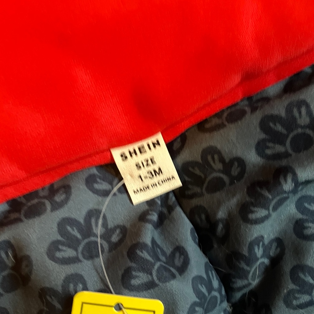 SHEIN Red and Black Floral Baby Outfit - Picture 4 of 6